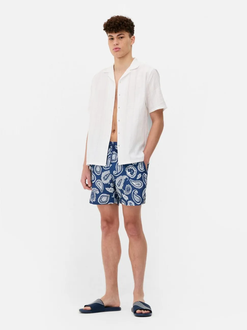 Szorty kąpielowe ze wzorem paisley
