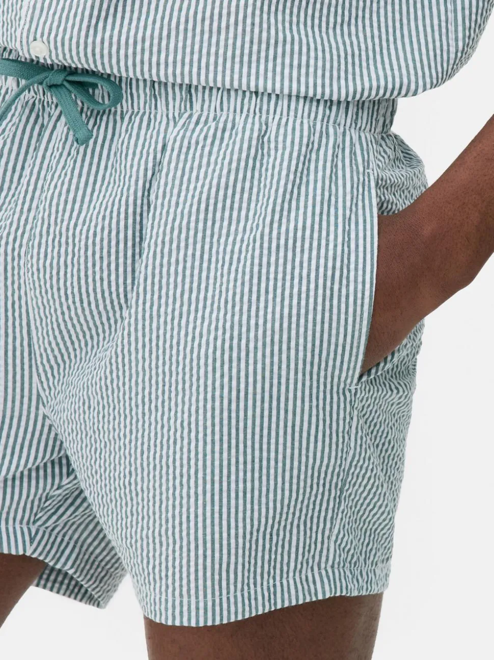 Szorty od piżamy w paski z tkaniny seersucker