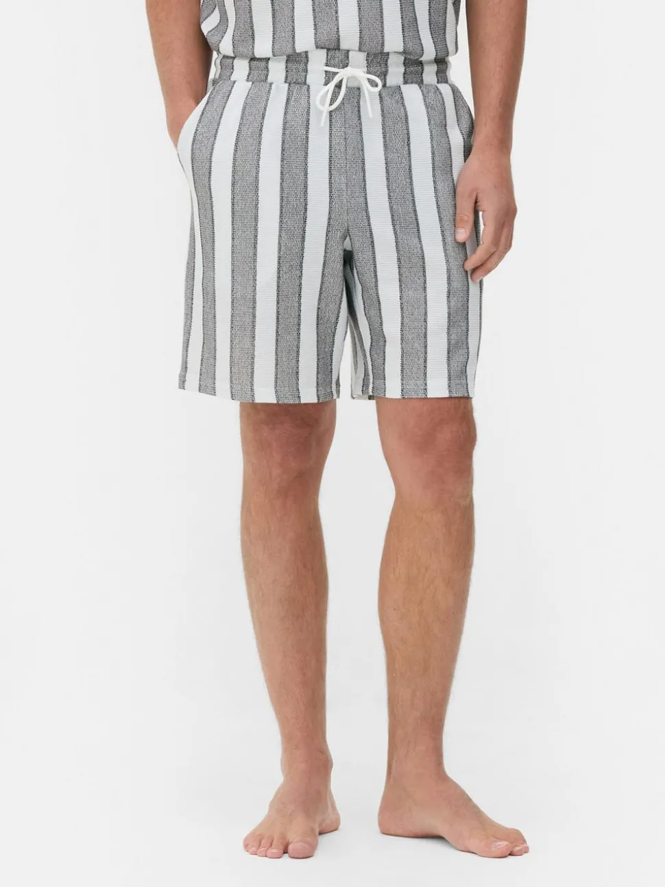 Szorty w paski ze sznurkiem w talii