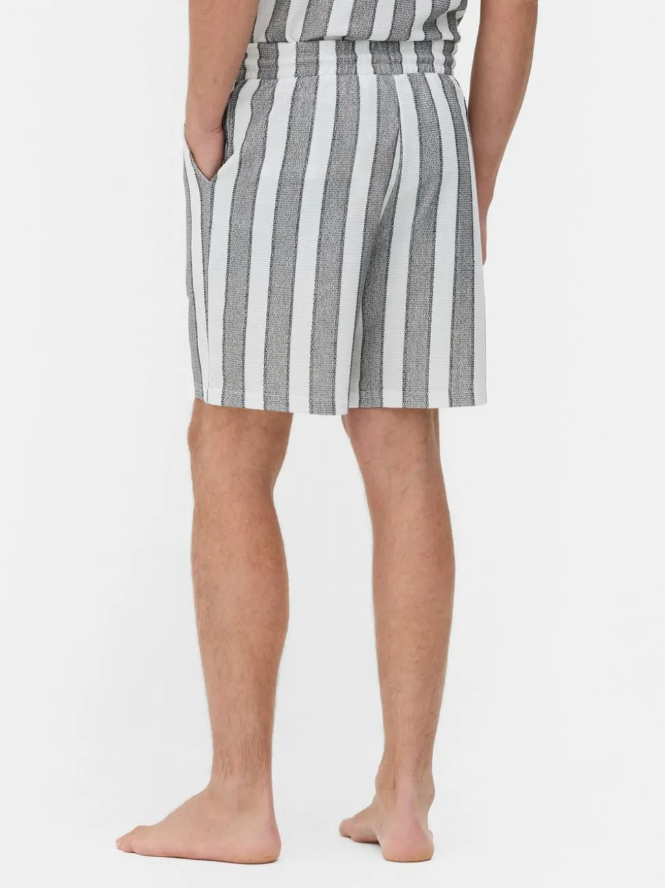 Szorty w paski ze sznurkiem w talii