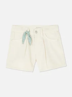 Szorty z przywiązaną apaszką