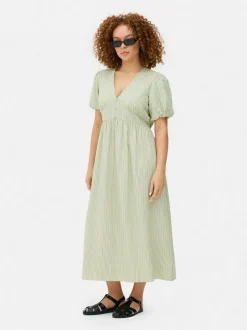 Teksturowana sukienka midi na guziki