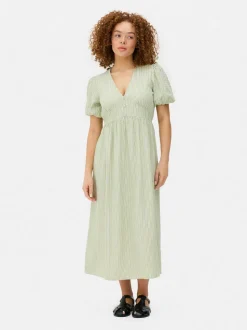 Teksturowana sukienka midi na guziki