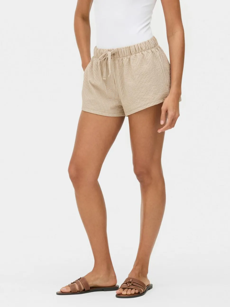 Teksturowane szorty w paski
