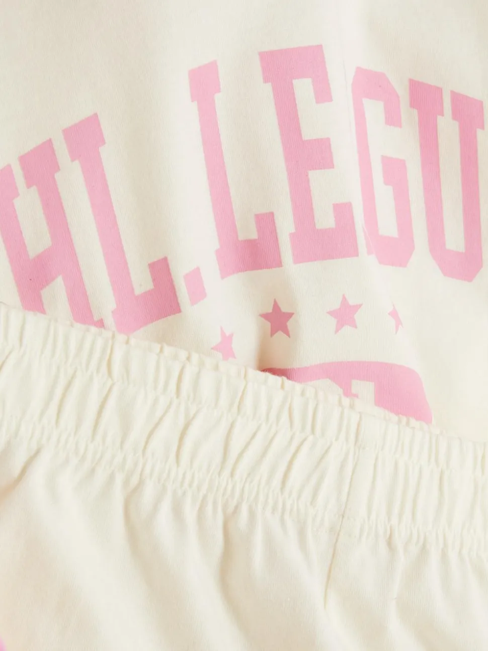 Top i spodenki do biegania w stylu uczelnianym