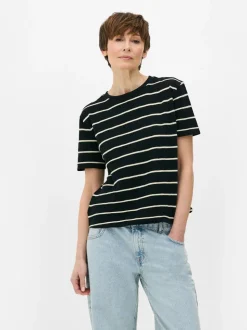 Top z krótkim rękawem i teksturowanymi paskami