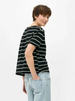 Top z krótkim rękawem i teksturowanymi paskami