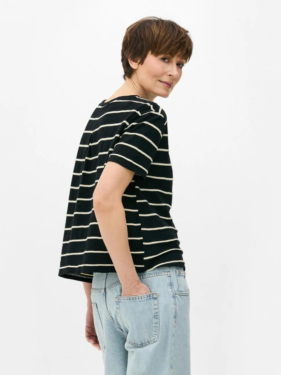 Top z krótkim rękawem i teksturowanymi paskami