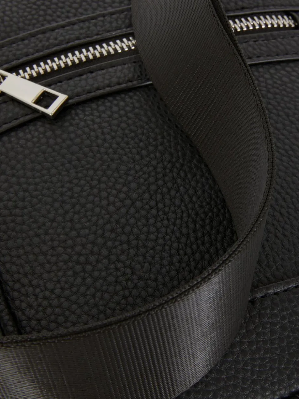 Torebka ze sztucznej skóry z długim paskiem