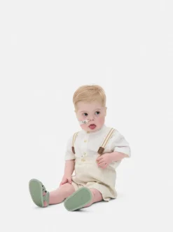 T-shirt i szorty z szelkami, komplet