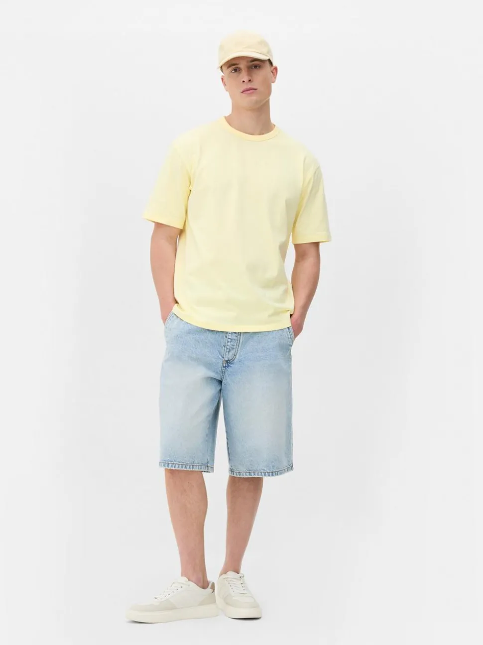 T-shirt o luźnym kroju