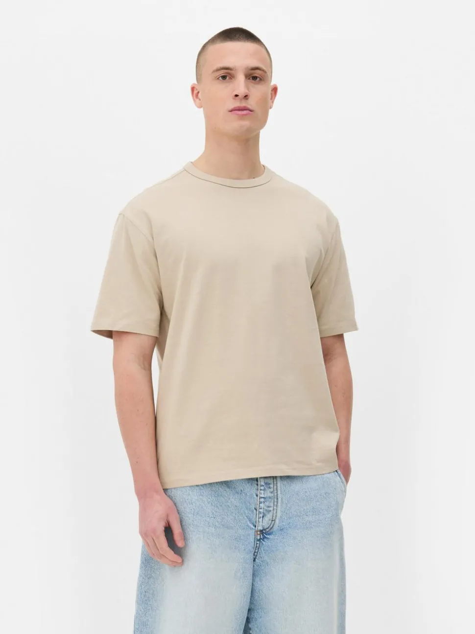 T-shirt o luźnym kroju