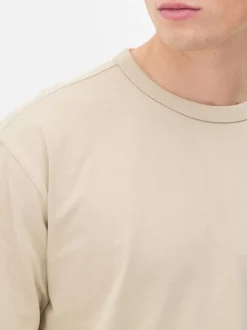 T-shirt o luźnym kroju