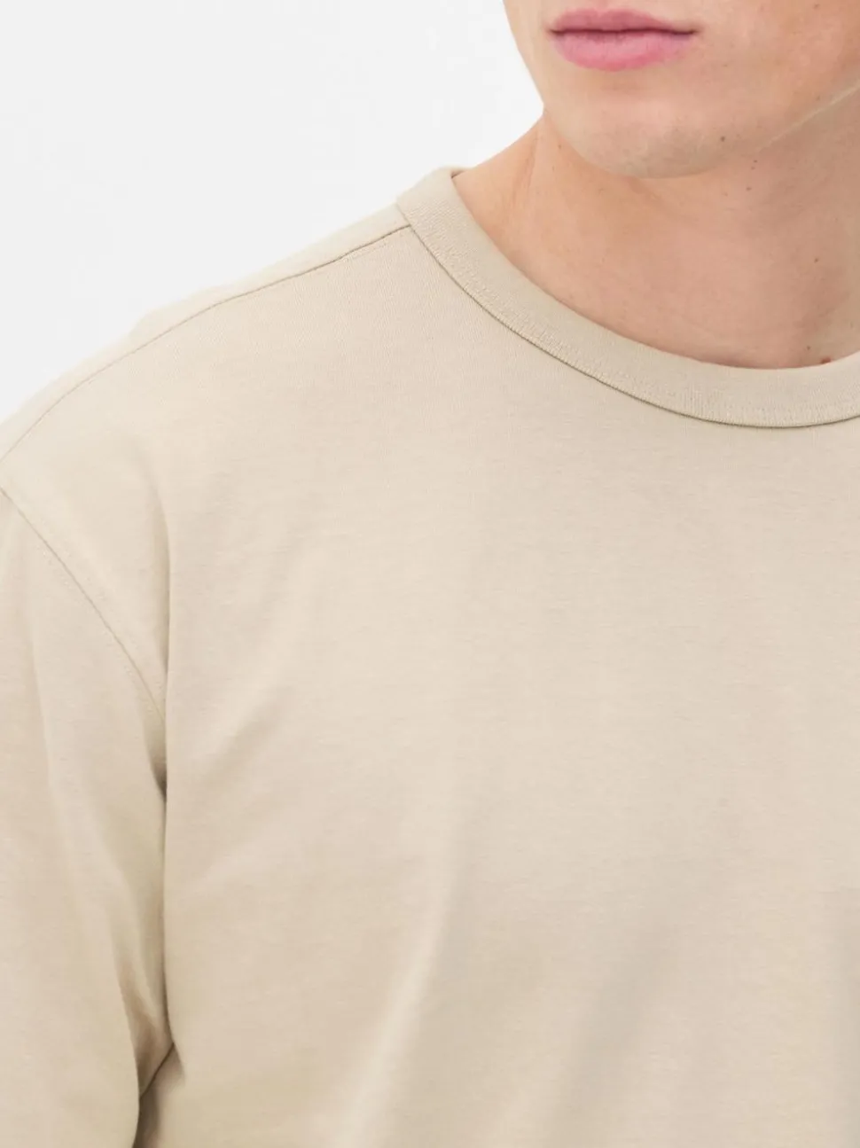 T-shirt o luźnym kroju