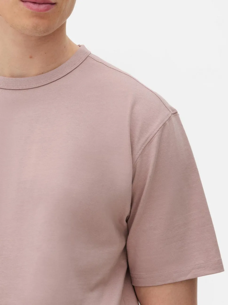 T-shirt o luźnym kroju