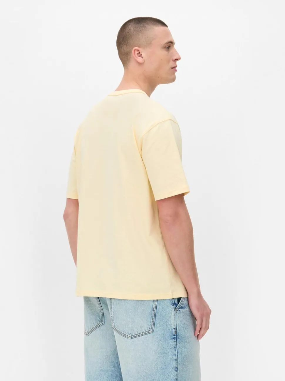 T-shirt o luźnym kroju