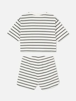 T-shirt o pudełkowym kroju i szorty w paski