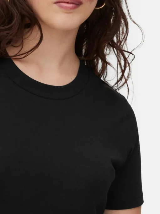 T-shirt z okrągłym dekoltem o regularnym kroju