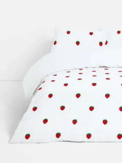 Tuftowana pościel w truskawki w rozmiarze king