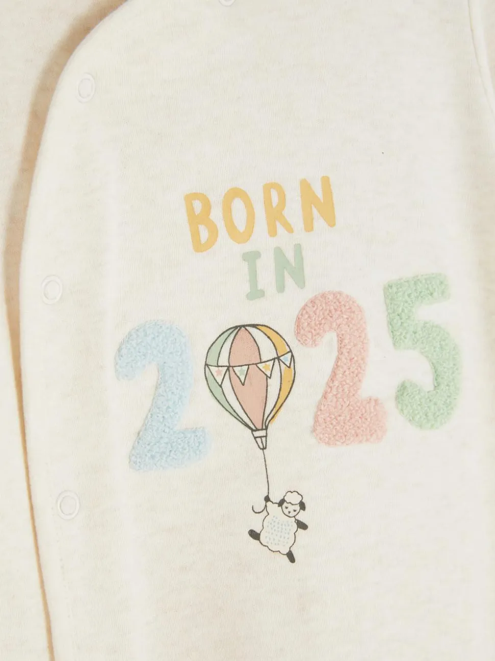 Tuftowane śpioszki z napisem Born in 2025