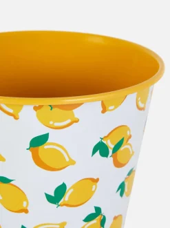 Wisząca metalowa doniczka ze wzorem w kwiaty