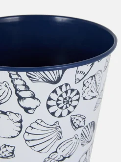 Wisząca metalowa doniczka ze wzorem w kwiaty