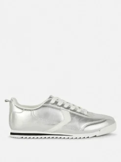 Wąskie buty sportowe retro