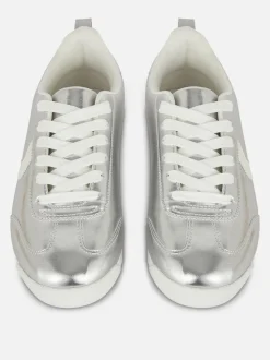 Wąskie buty sportowe retro