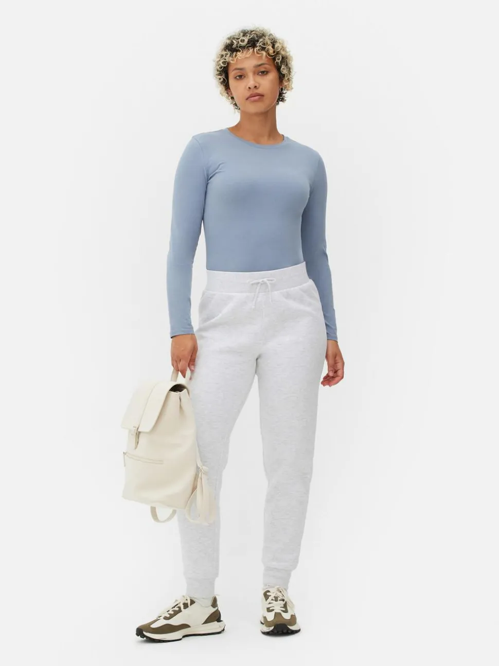 Wąskie spodnie dresowe ściągane sznurkiem