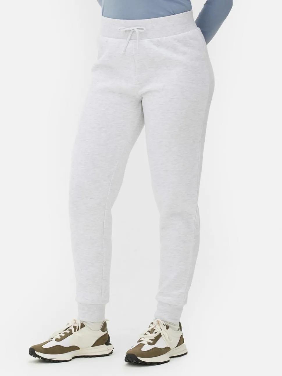Wąskie spodnie dresowe ściągane sznurkiem