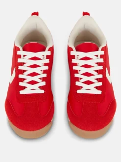 Wąskie trampki w stylu retro