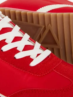 Wąskie trampki w stylu retro