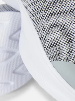 Wsuwane buty sportowe z tkaniny