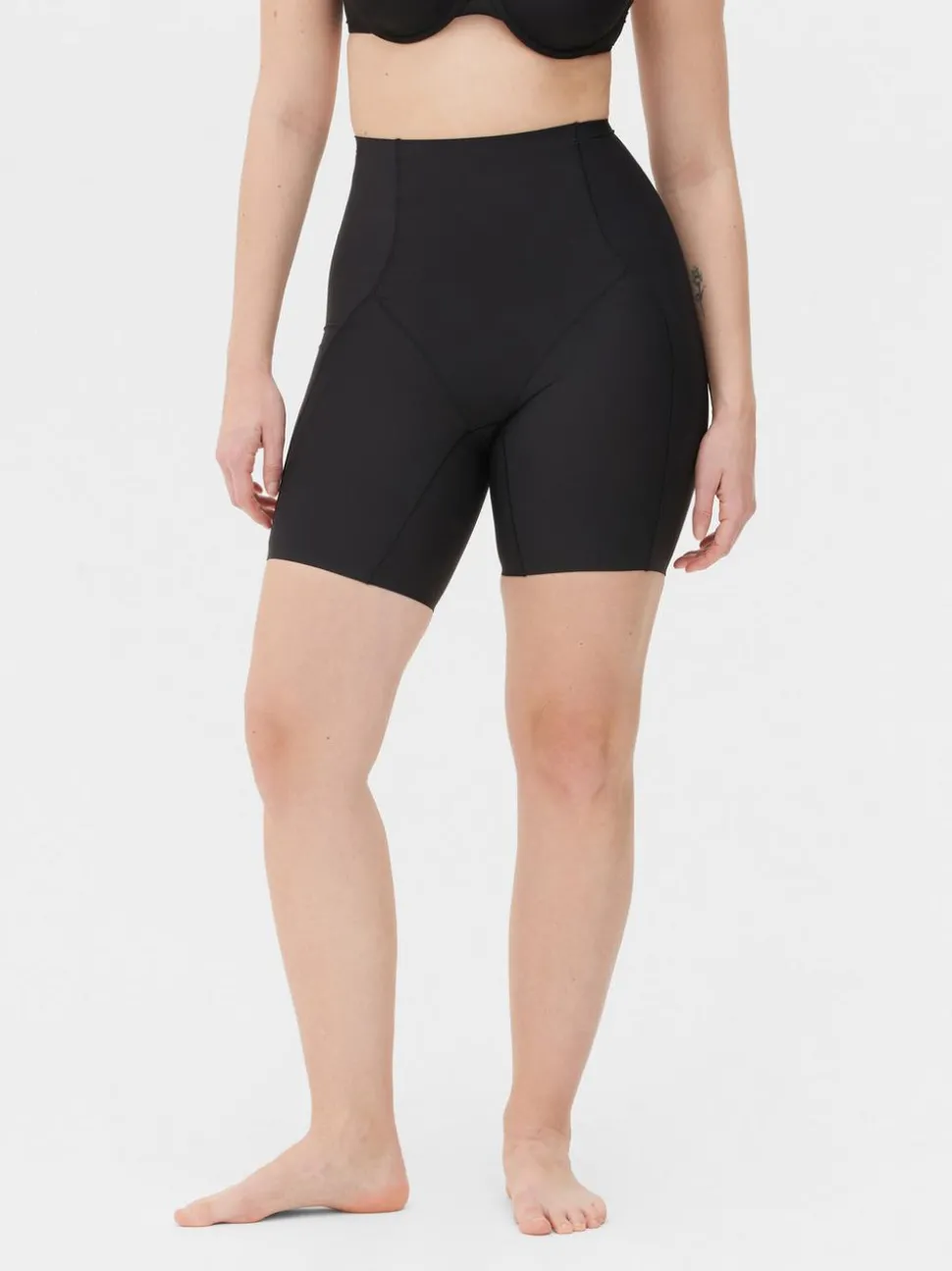 Wygładzające szorty modelujące