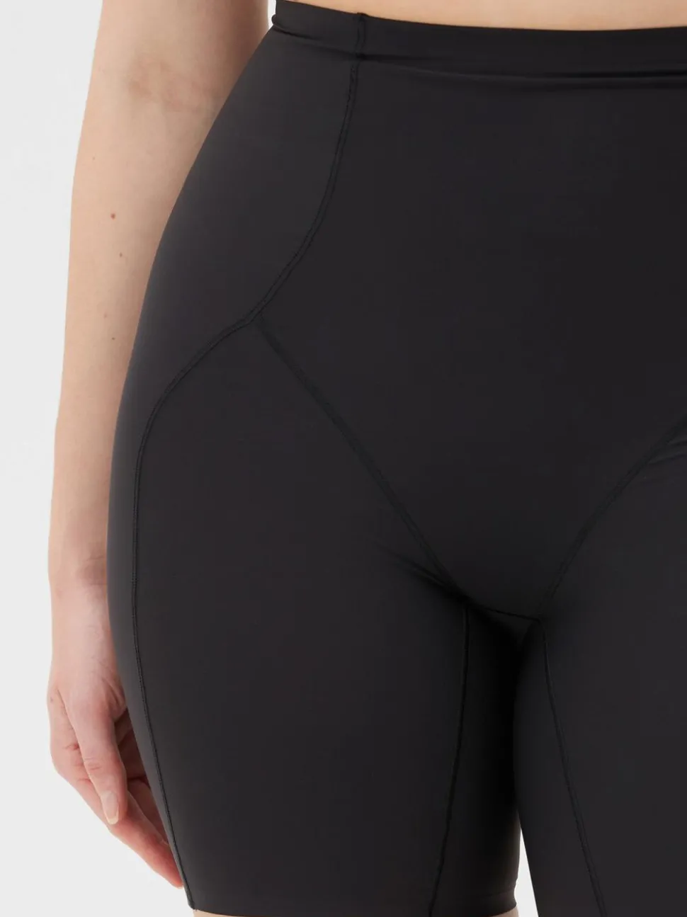 Wygładzające szorty modelujące