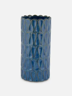 Wysoki wazon o pofalowanej fakturze