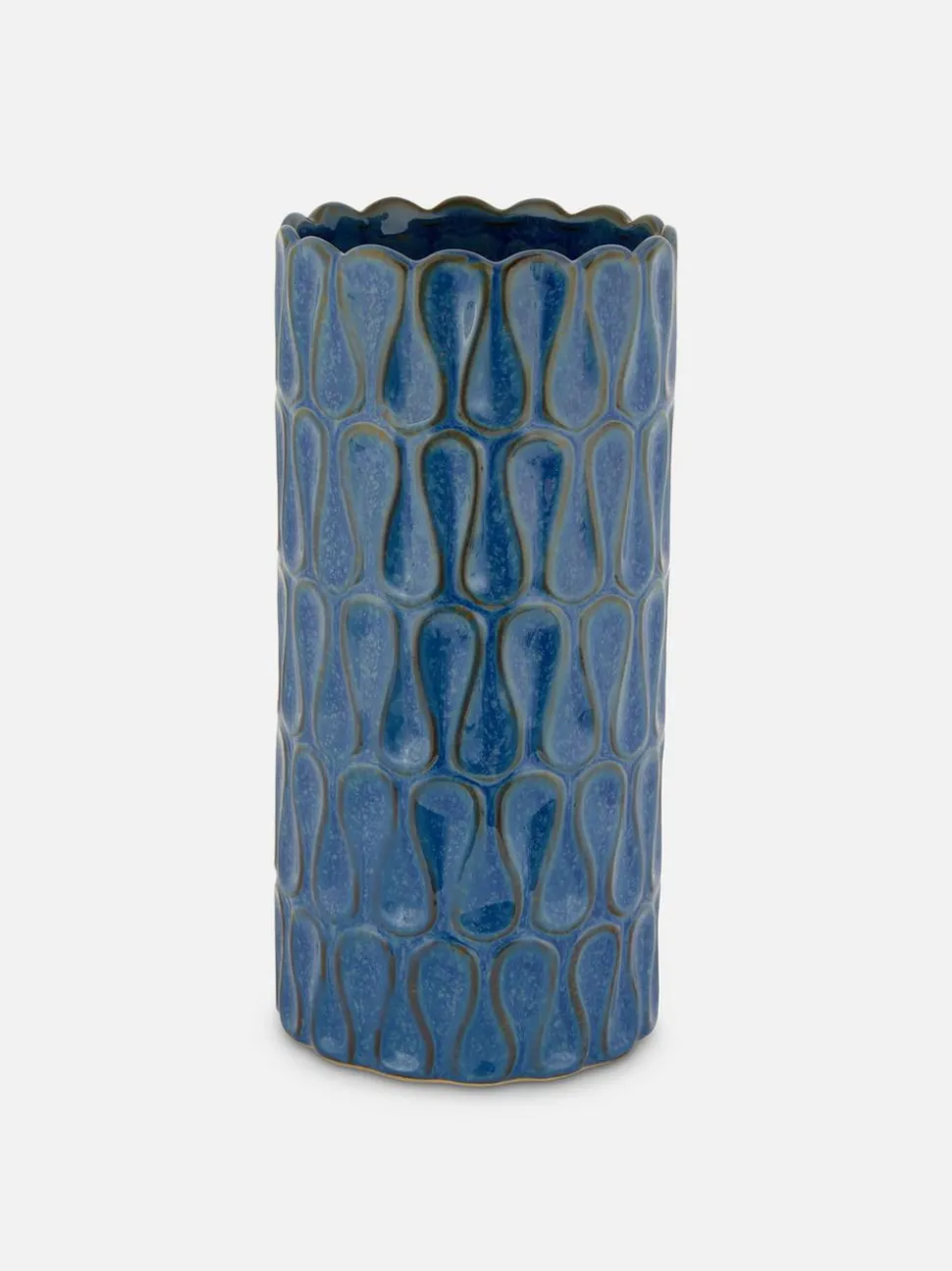 Wysoki wazon o pofalowanej fakturze