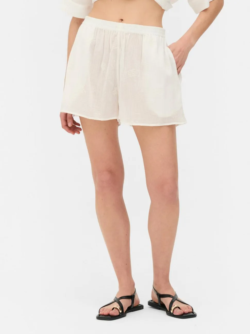 Wyszywane szorty wakacyjne