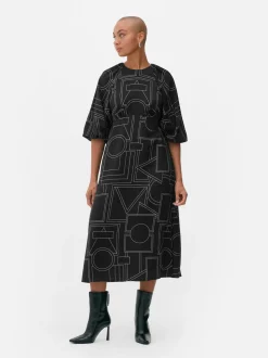 Wzorzysta sukienka midi