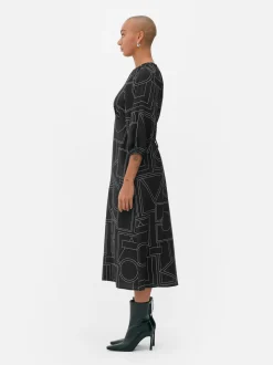 Wzorzysta sukienka midi