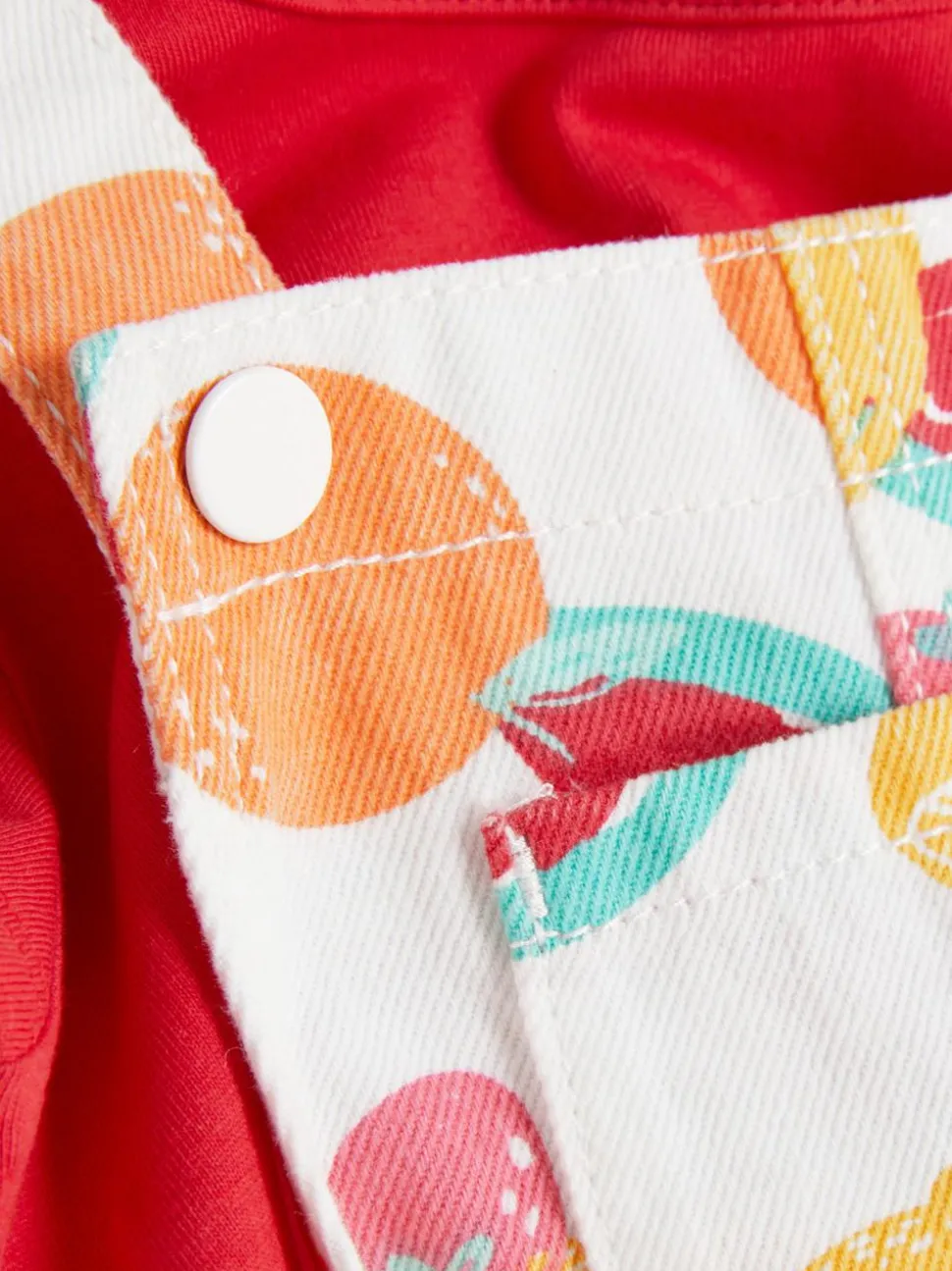 Wzorzysty komplet z sukienką ogrodniczką i topem