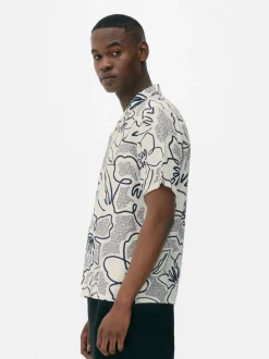 Zapinana na guziki koszula w kwiaty