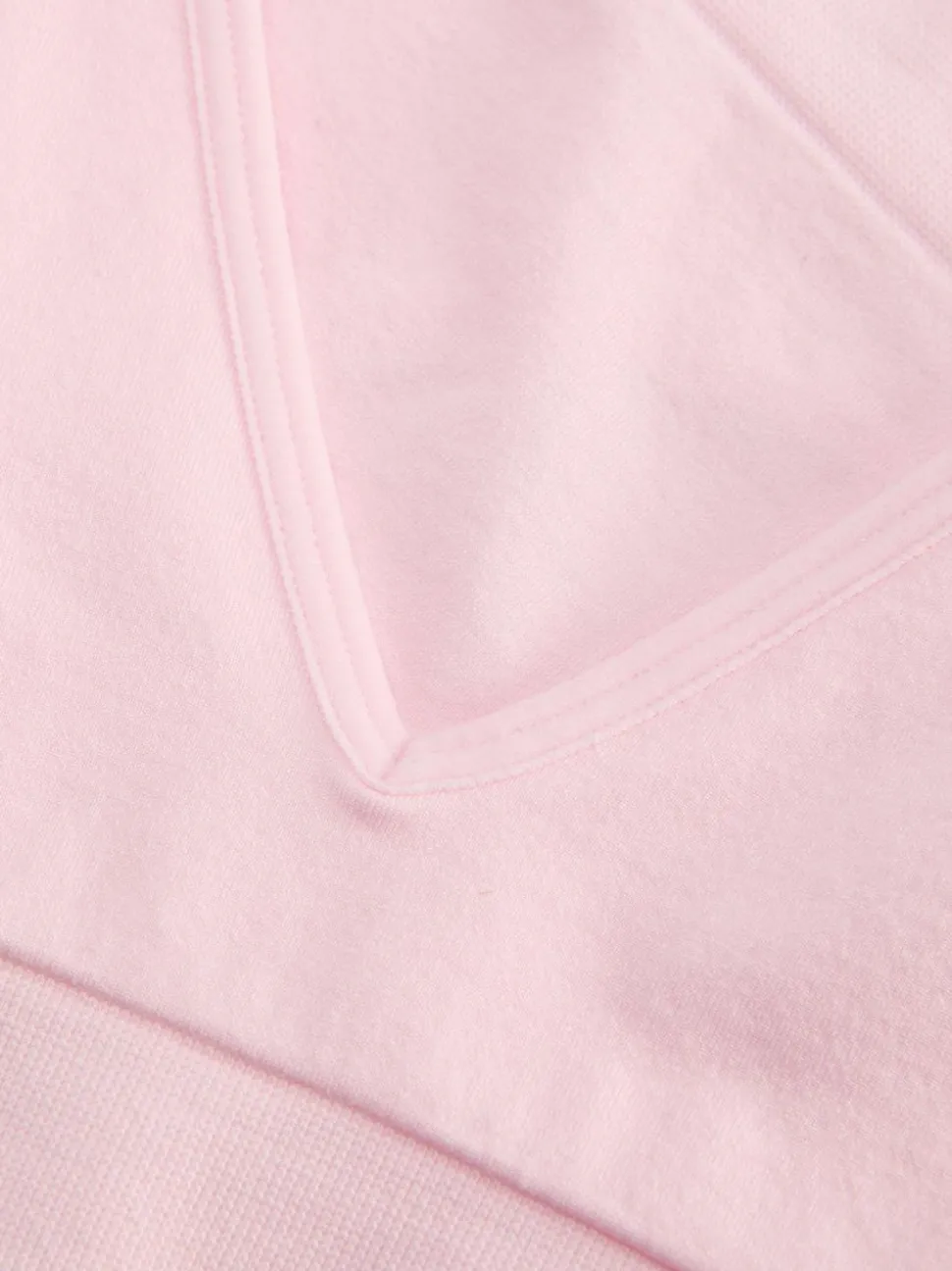 Zestaw niezbędnej bielizny z trójkątnym biustonoszem