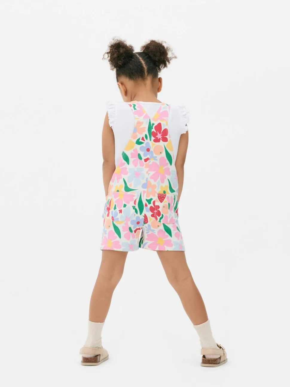 Zestaw z ogrodniczkami w kwiaty