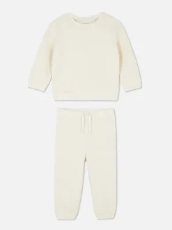 Zestaw z teksturowaną bluzą i spodniami dresowymi