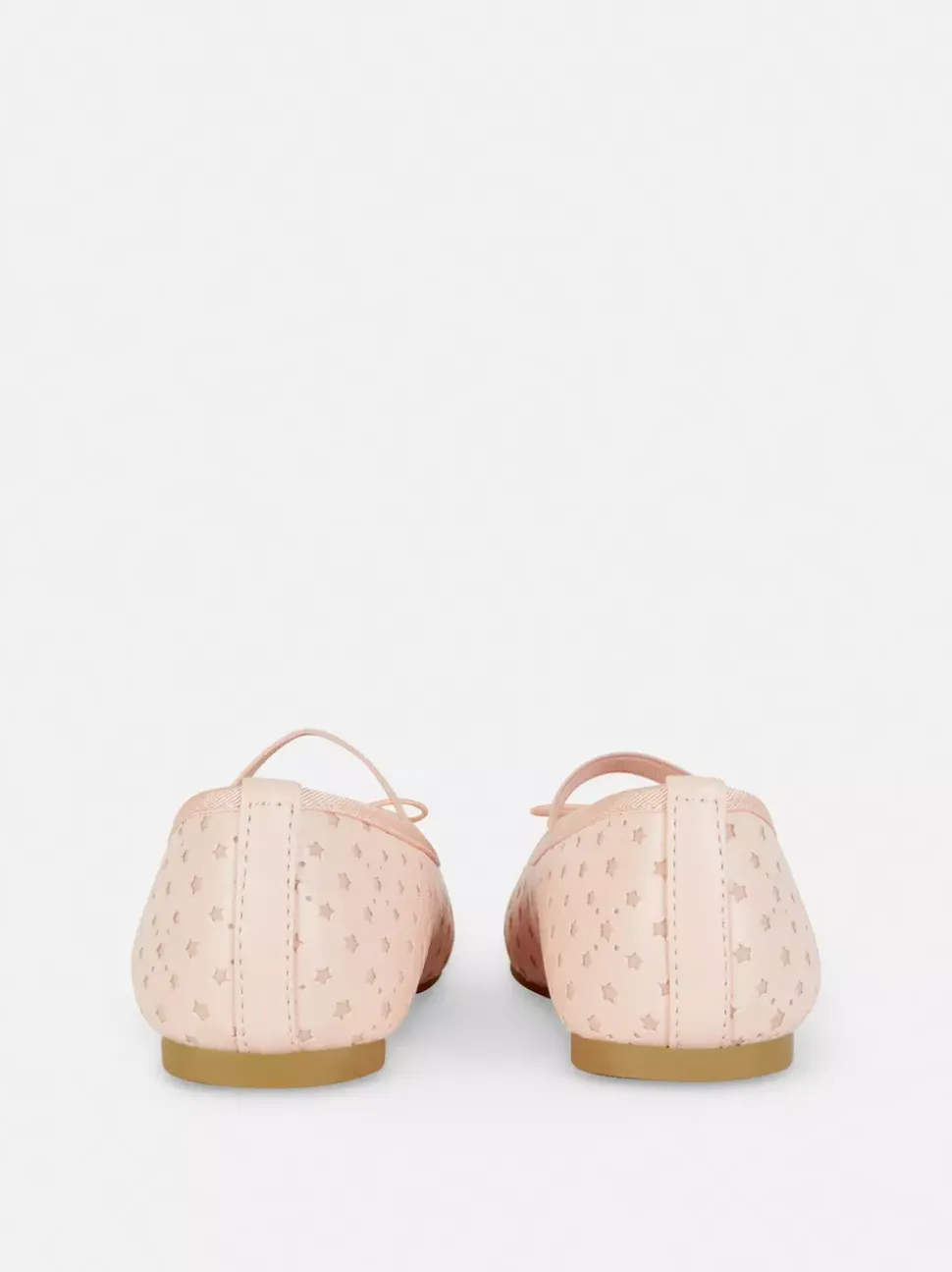 Balerinki z laserowo wycinanymi gwiazdkami