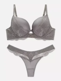 Biustonosz maximise i figi z satyny z koronką