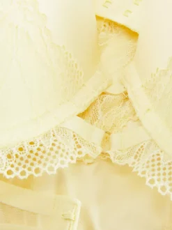 Biustonosz maximise i figi z satyny z koronką