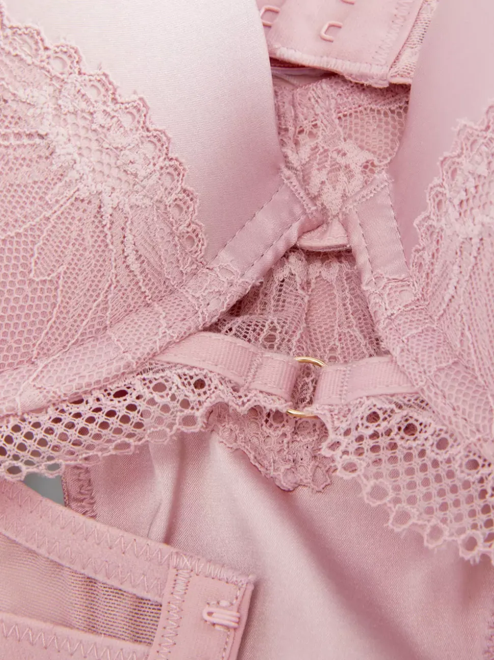 Biustonosz maximise i figi z satyny z koronką