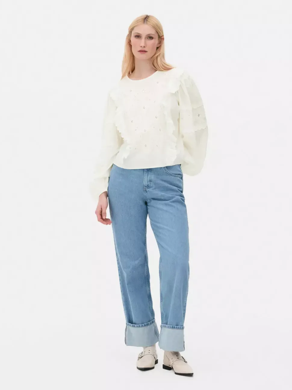 Bluzka z falbanką i bufiastymi rękawami